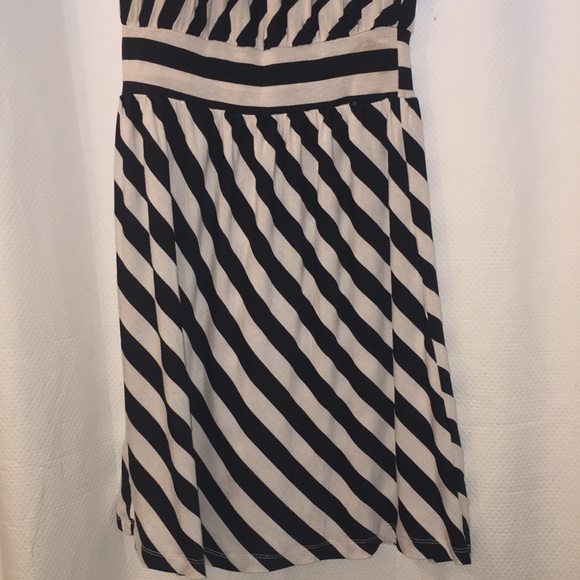 spring and summer flirty dress - Picture 3 of 3